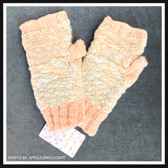 FREE PEOPLE COZY CHUNKY KNIT FINGERLESS GLOVES A2C - Picture 2 of 8